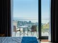 Апартамент-студия с балконом и прямым видом на море