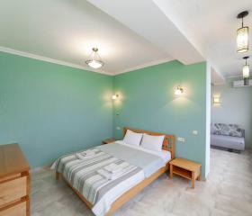 Люкс 2-местный с балконом и видом на море (3 этаж)