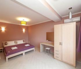 Люкс 2 местный с балконом и видом на море (2 этаж)