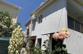 Дом MilayDom / МилайДом с придомовой территорией