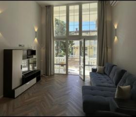 Студия с панорамным остеклением