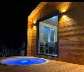 Вип коттедж с сауной и джакузи 2-местный