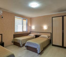 Комната 3-местная (2 этаж, 3 односпальные кровати)