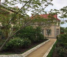 Частный дворик Ярёмушки