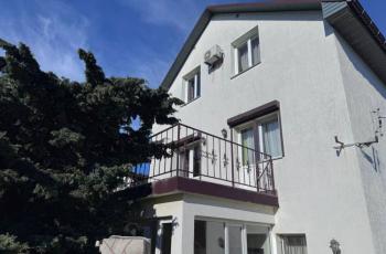 3-этажный дом с бассейном в 200 м от пляжа Бохо