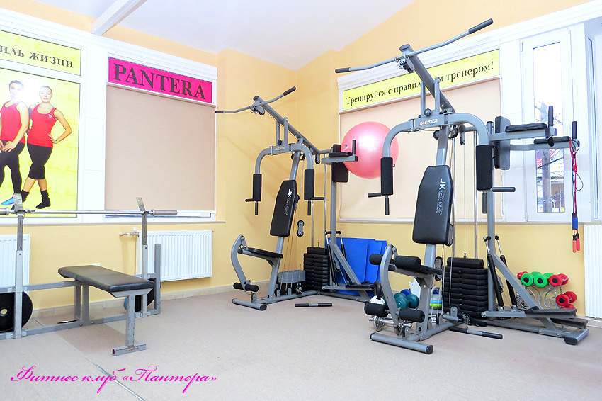 Фитнес симферополь. Кирова 34 Симферополь фитнес клуб пантера. Пантера спортклуб. Спортивный зал пантера Симферополь. Фитнес клуб пантера.